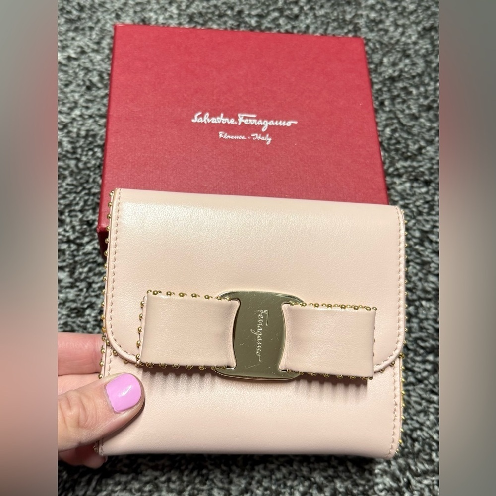 Salvatore Ferragamo vara bow pink compact wallet